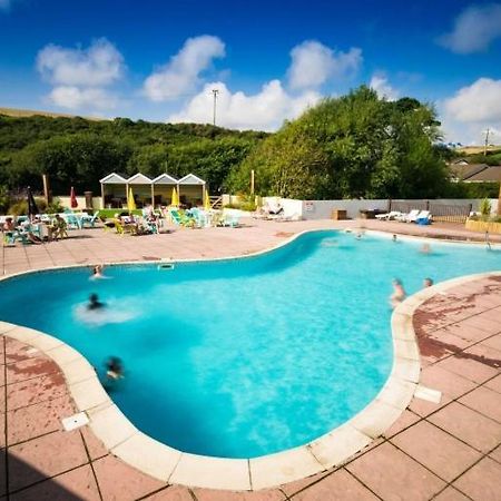 Newquay Bay Porth Caravan Hotel Exterior photo