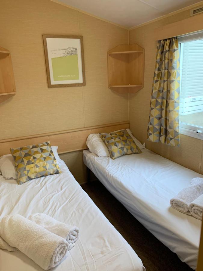Newquay Bay Porth Caravan Hotel Exterior photo